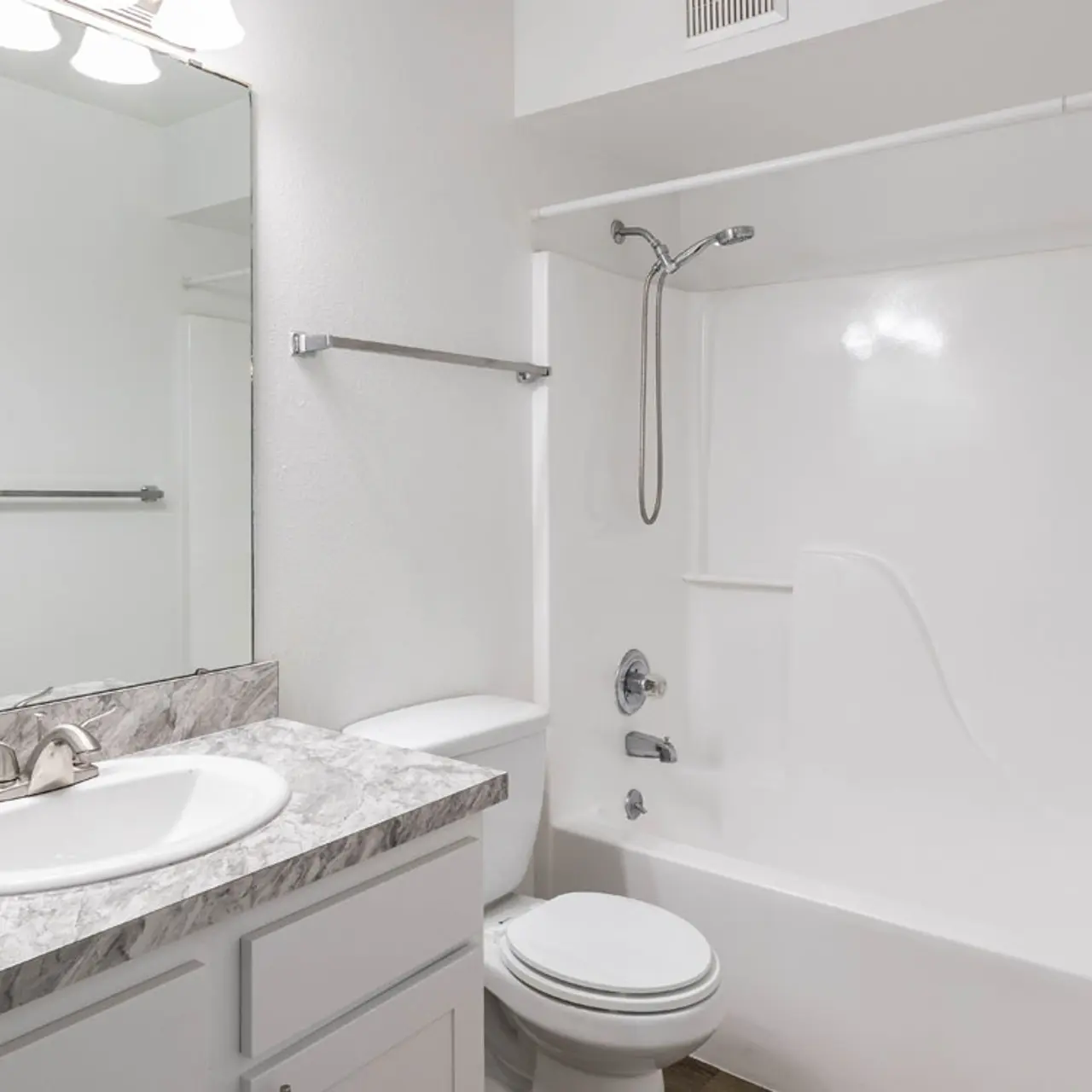 Lakeland Landing - Newly Renovated Homes