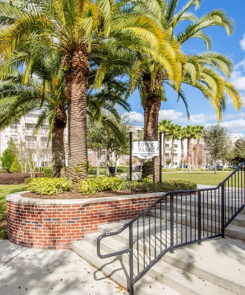 The Flats at Avalon Park Wesley Chapel - Building, Handrail