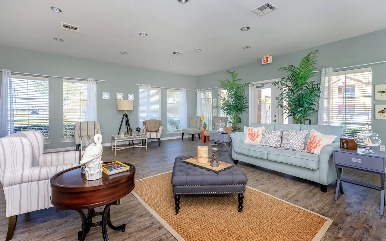 Freeport Oaks - Home Decor, Furniture, Table