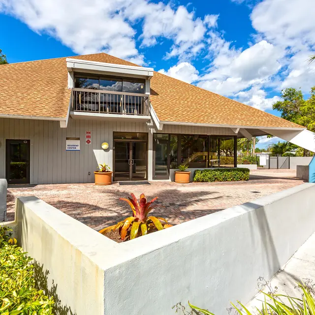 Biscayne - Yard, Patio