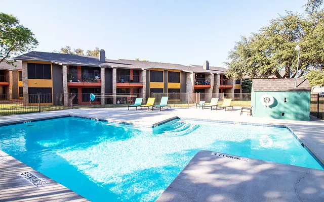 Plaza Square Apartments - Building