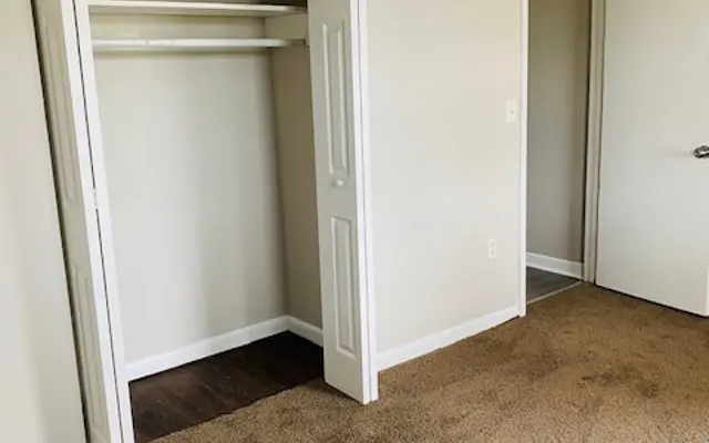 Bridgeport Apartments - Corner, Indoors, Room