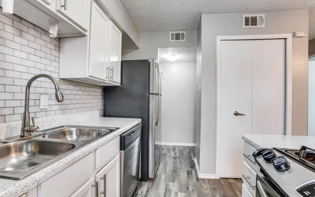 El Paso on the Park - Room, Indoors, Kitchen