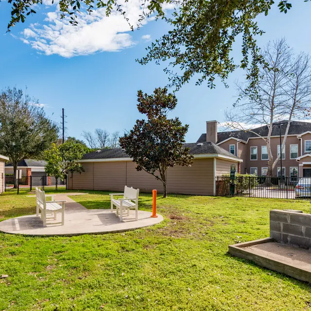 SYNC at Sienna Plantation - Yard