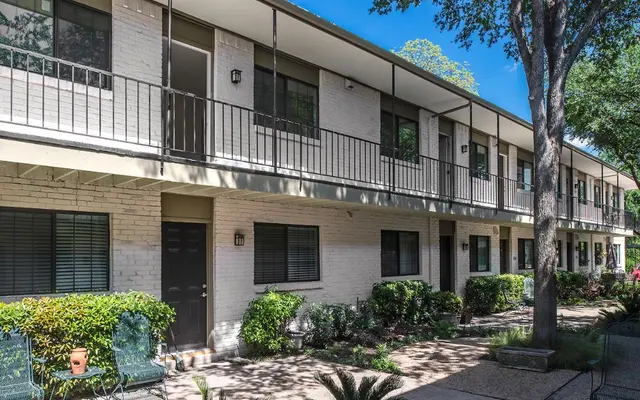 Austin's Place Apartments Austin's Place Apartments - Door