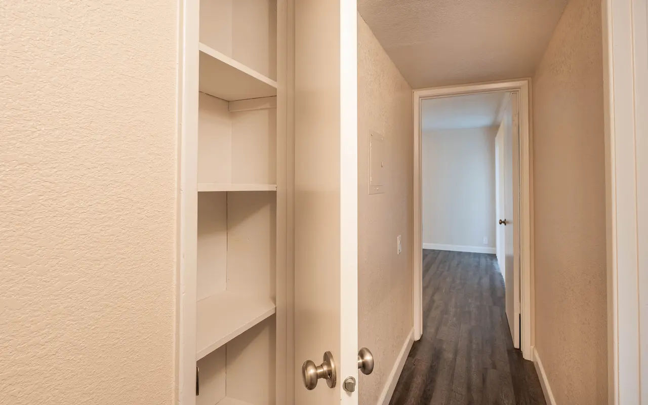 Marconi Oaks - Indoors, Interior Design, Corner