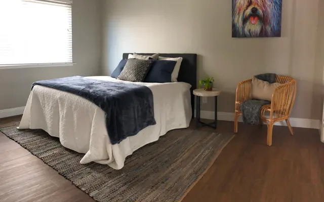 Edge at Howarth Park - Bed, Rug, Room