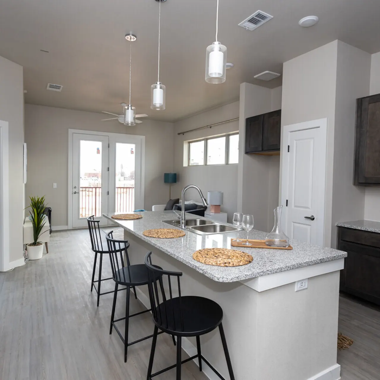 The Curve Moore The Curve Moore - Room, Flooring