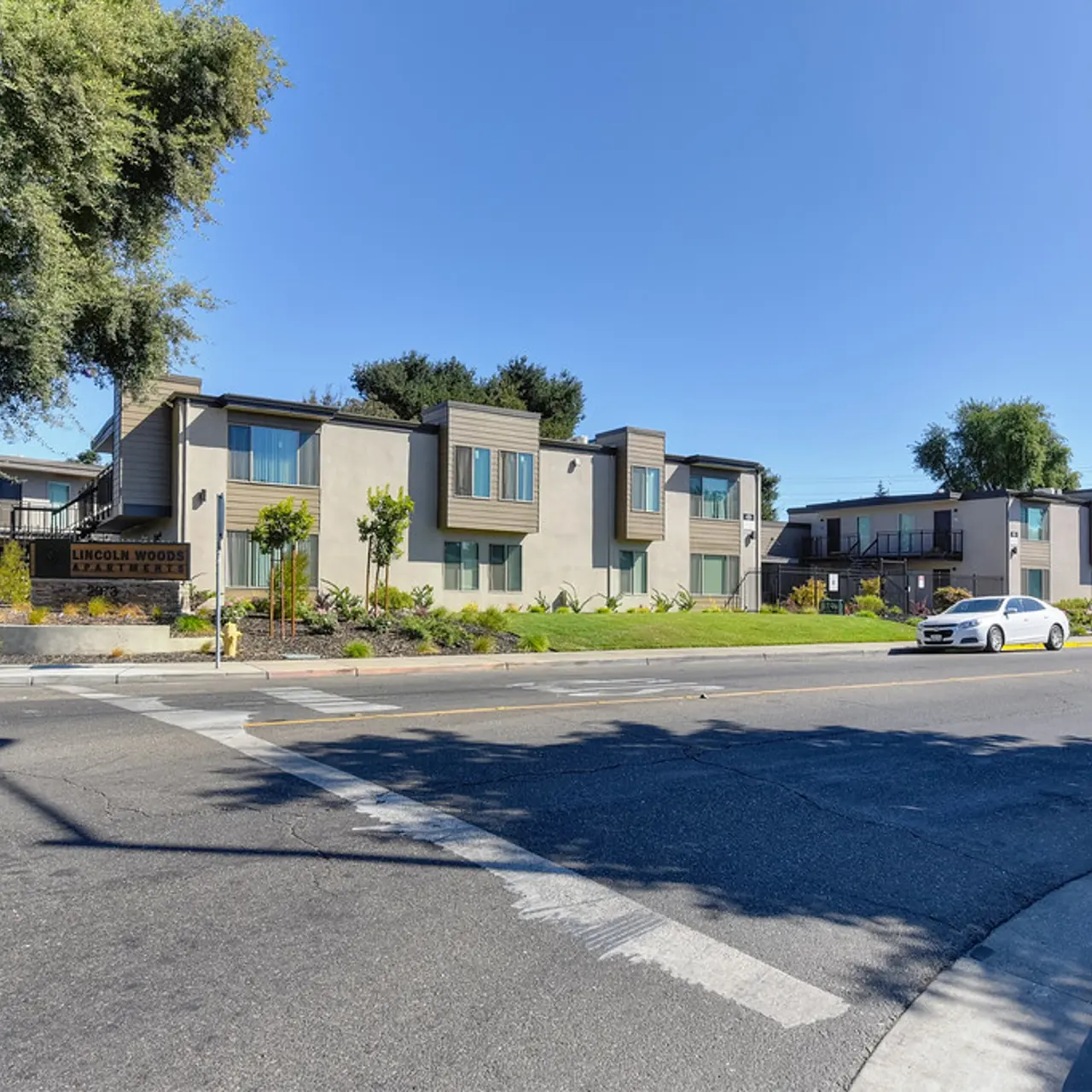 Lincoln Woods Apartments - Building, Urban, Neighborhood