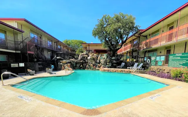 El Jardin Apartments - Hotel, Resort, Pool