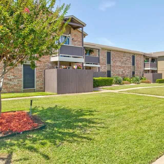 Northwood Village - Grass, Lawn, City