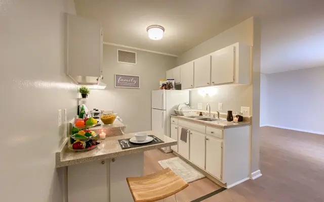 Park East Park Knowles Apts Park East Park Knowles Apts - Flooring, Floor