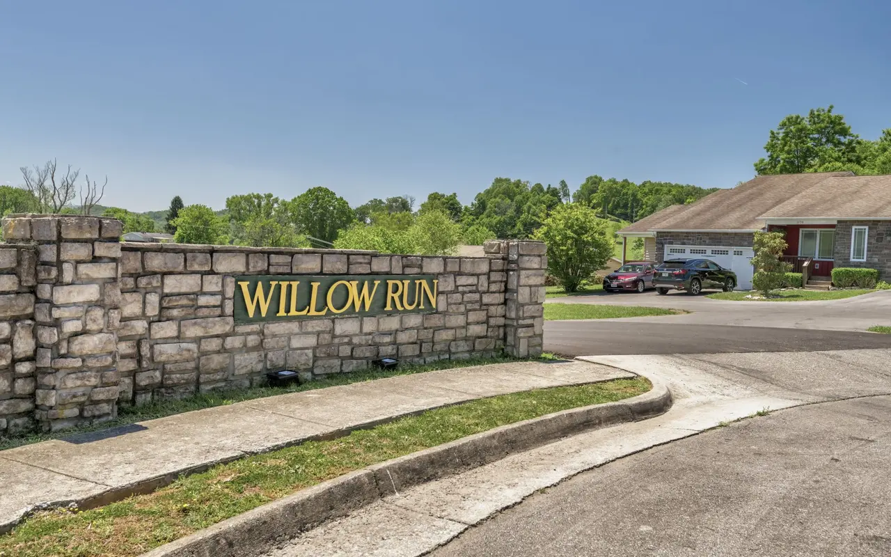 Willow Run Apartments - Road, City, Street