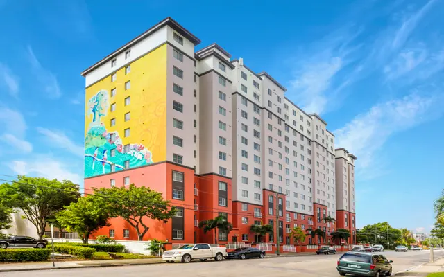 Rayos del Sol Apartments Rayos del Sol Apartments - Building