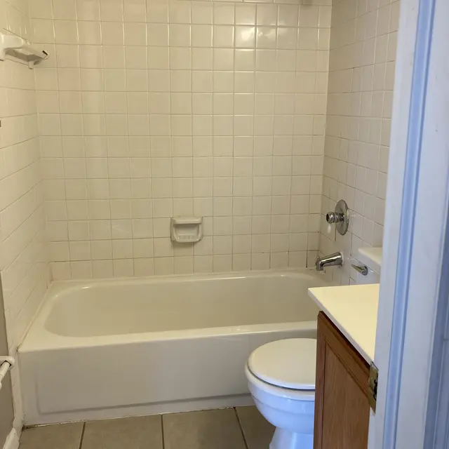 Southgate Apartments Schaeffer - Bathing, Tub, Bathtub