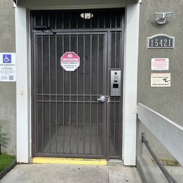 Brookstone Apartments - Gate, Road Sign, Symbol