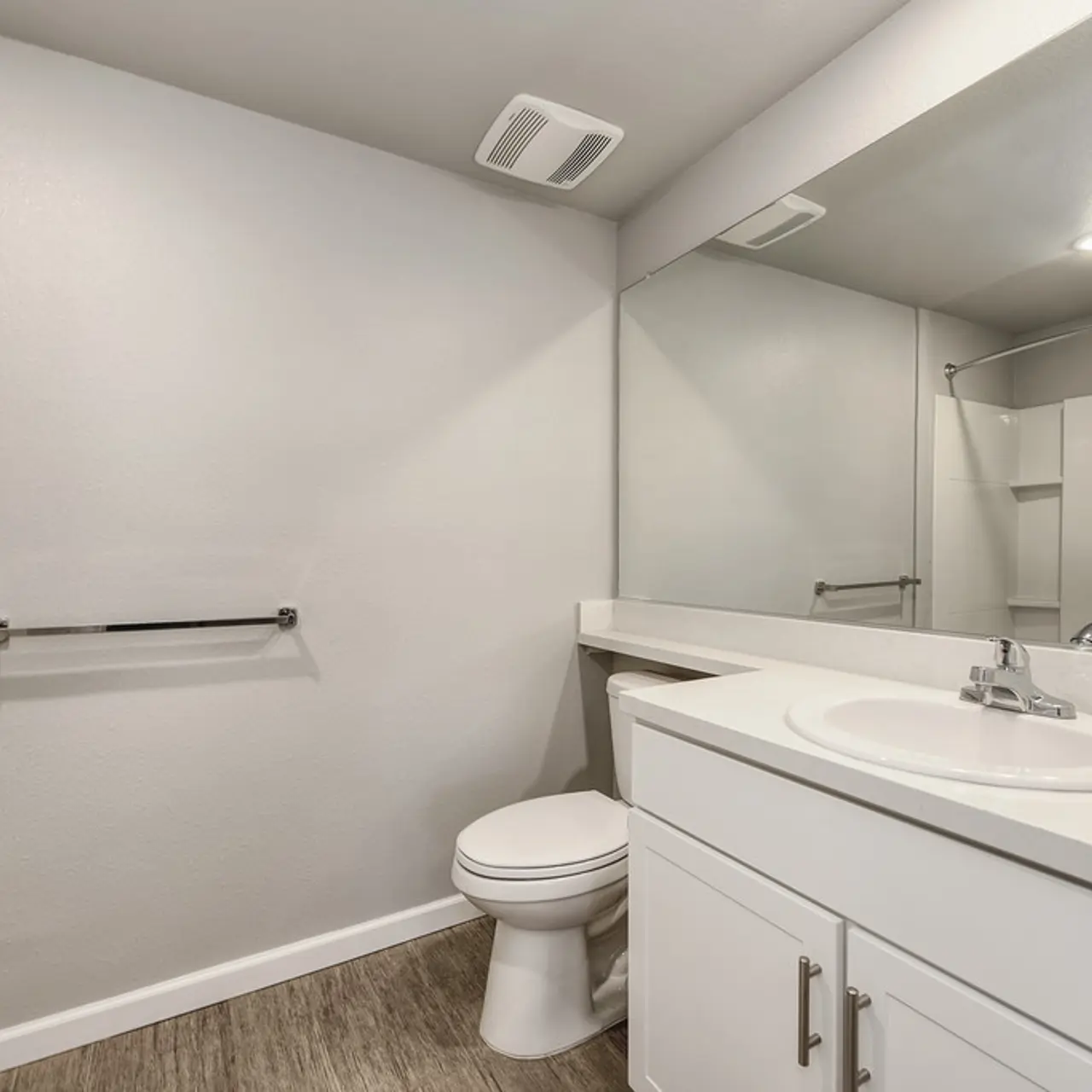 Gateway Station - Bathroom, Room