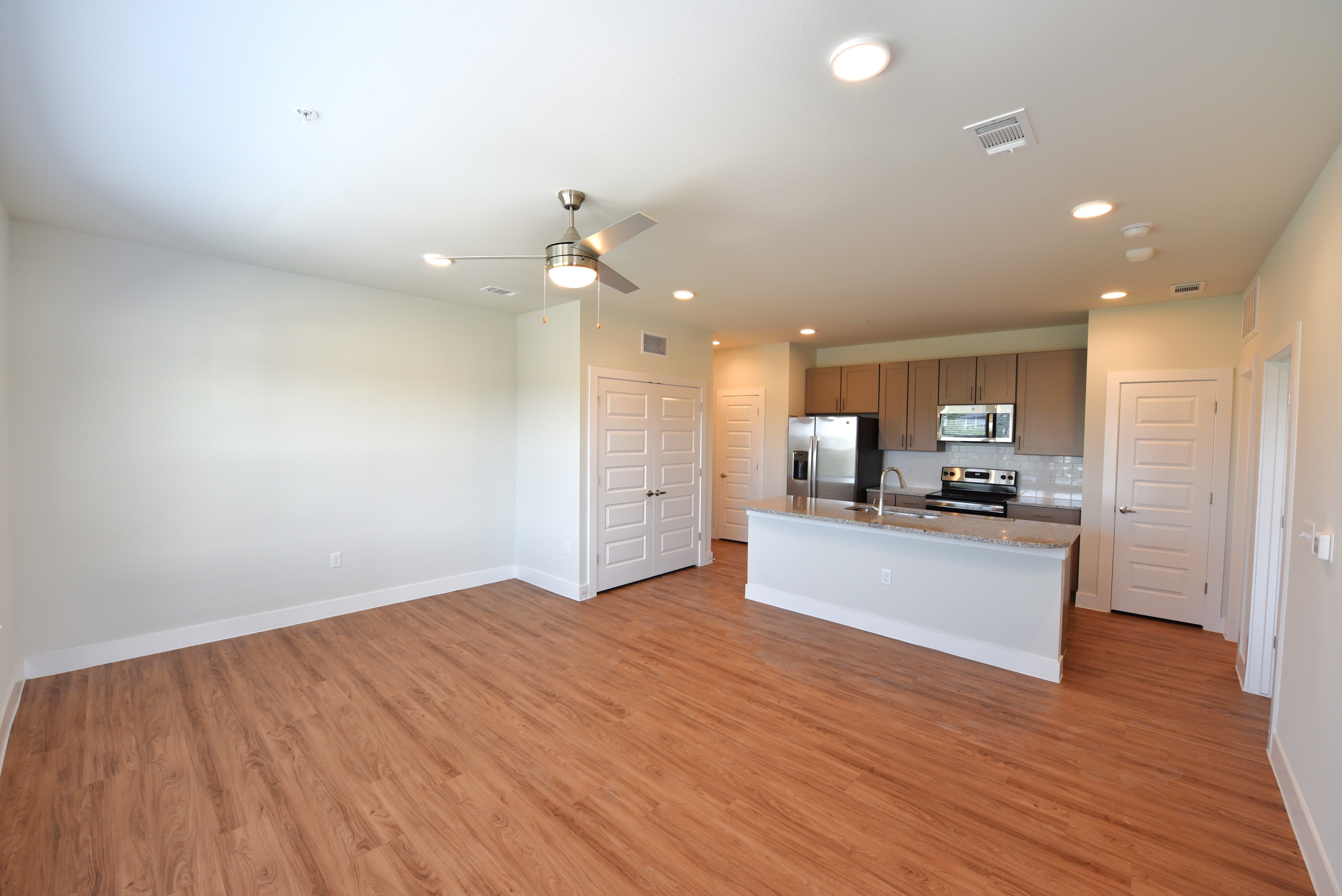 Indian Creek Apartments - Floor, Flooring, Corner