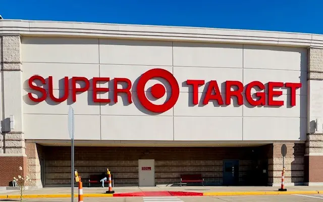 Coventry at Cityview Apartments - Bench, Person