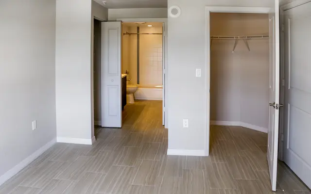 Pinnacle at Tarpon River Apts - Flooring