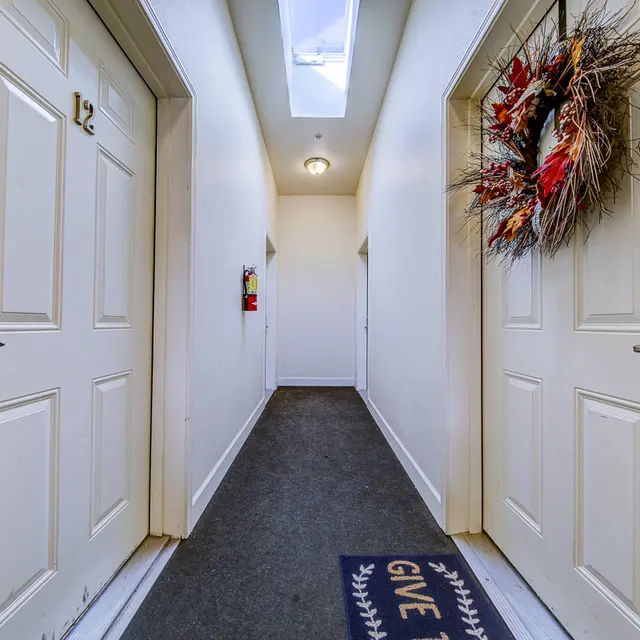 Urban Asset Advisors - Floor