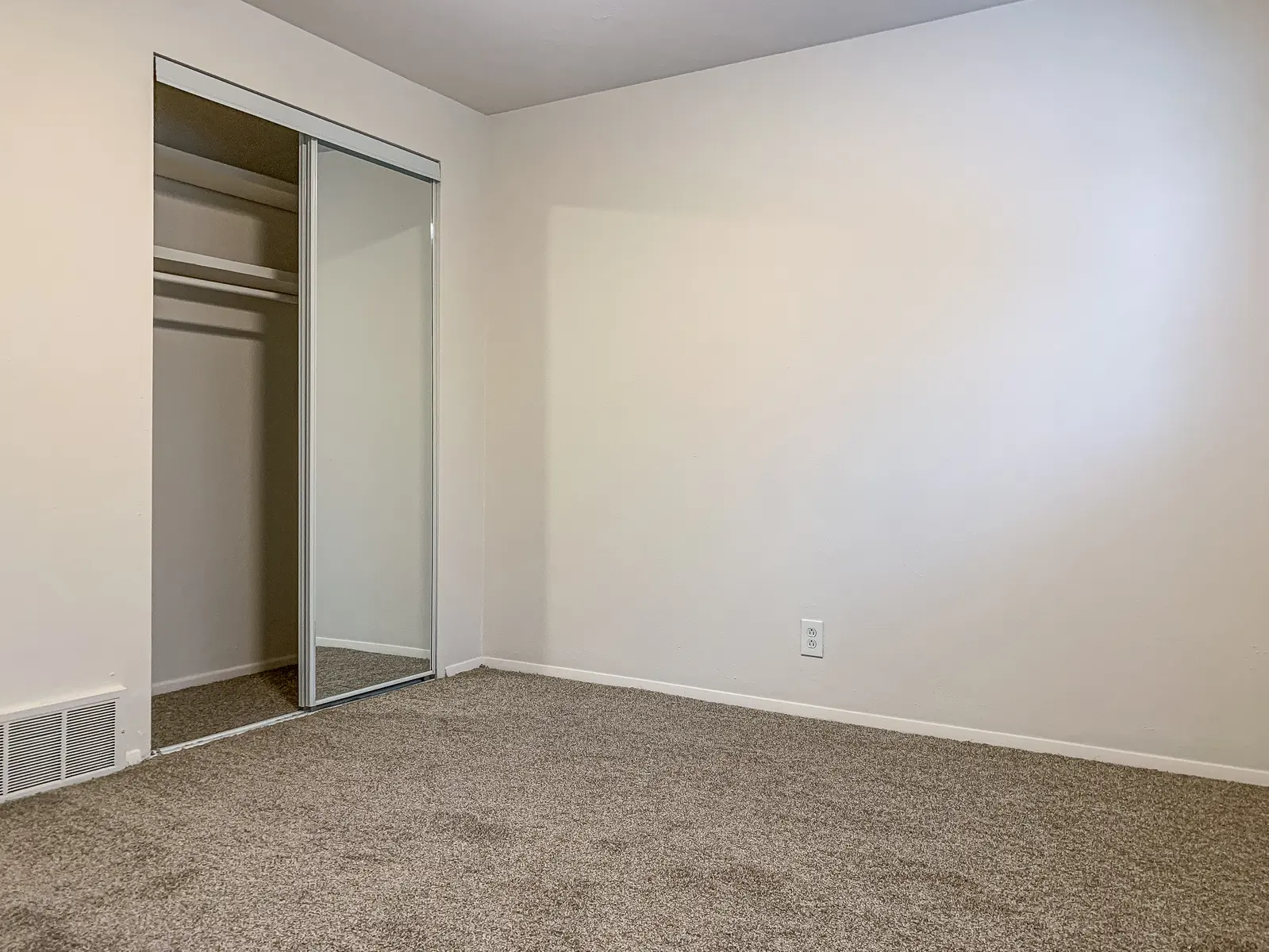 Pentamen Arms - Corner, Floor, Flooring