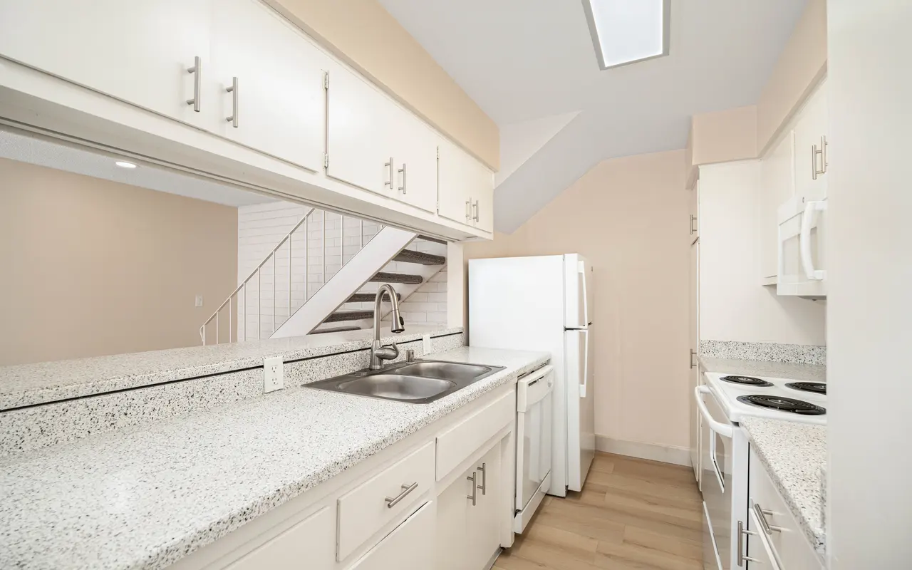 Queenston Plaza - House, Housing, Staircase