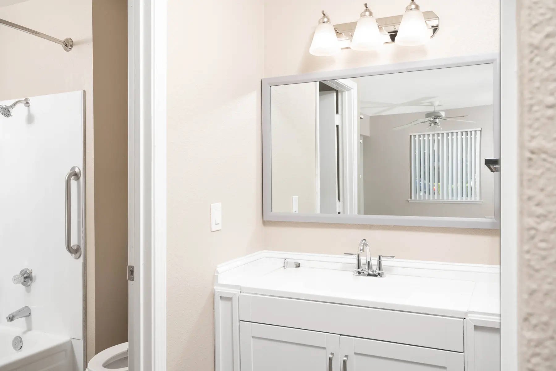 Parkview Apartments - Corner, Ceiling Fan, Indoors