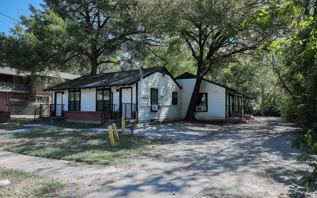 Casa Tremont - Exterior, Building, Community, Grass