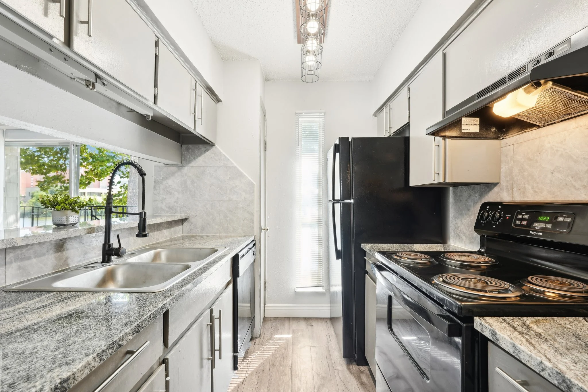 5560 Medical Center Apartments - Indoors, Kitchen, Interior Design