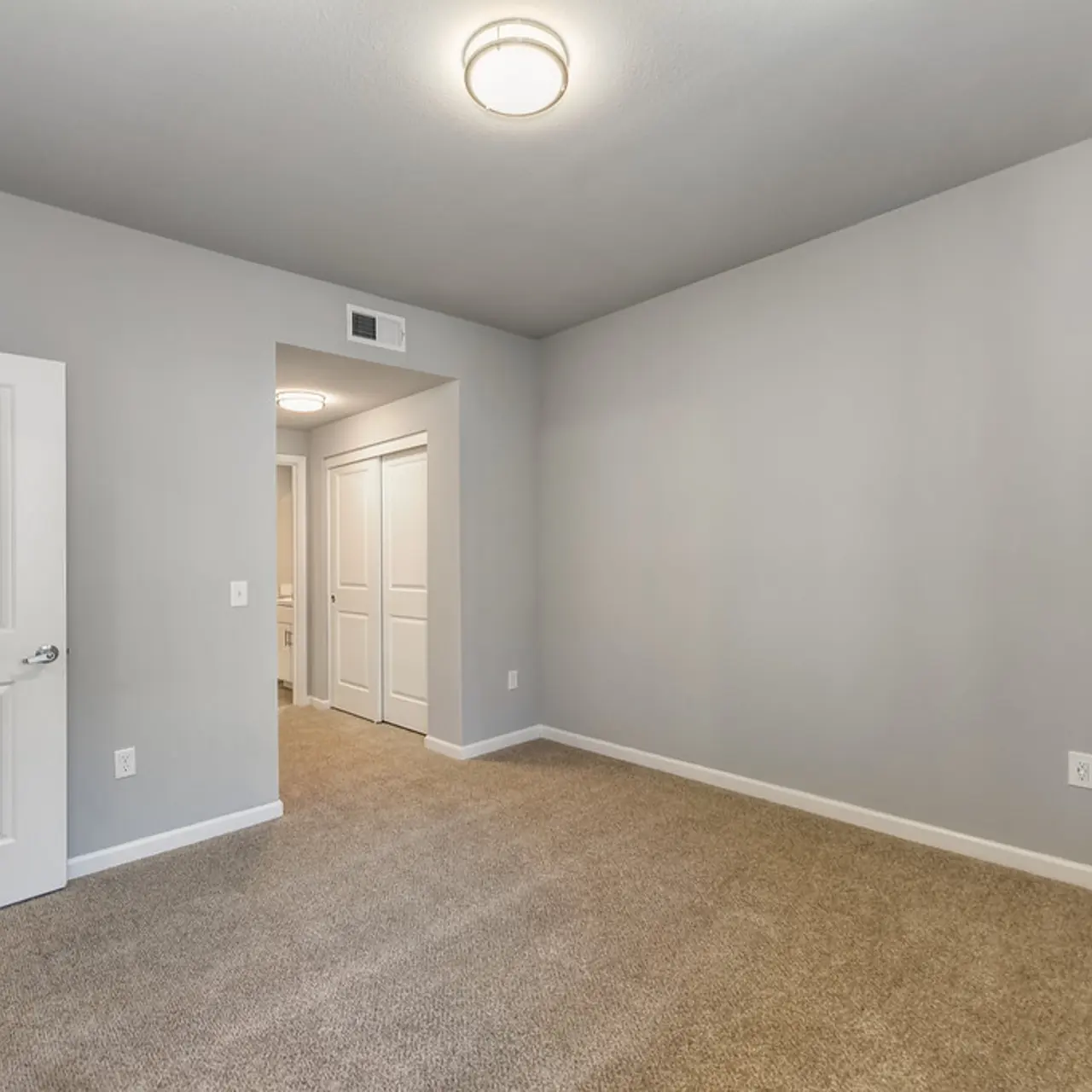 Gateway Station - Room, Flooring