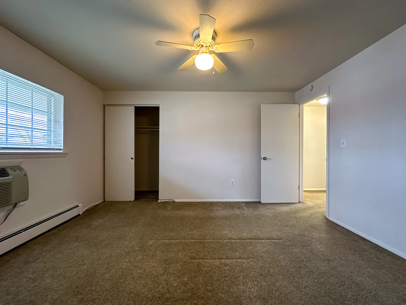 Williamsburg Square - Corner, Floor, Flooring