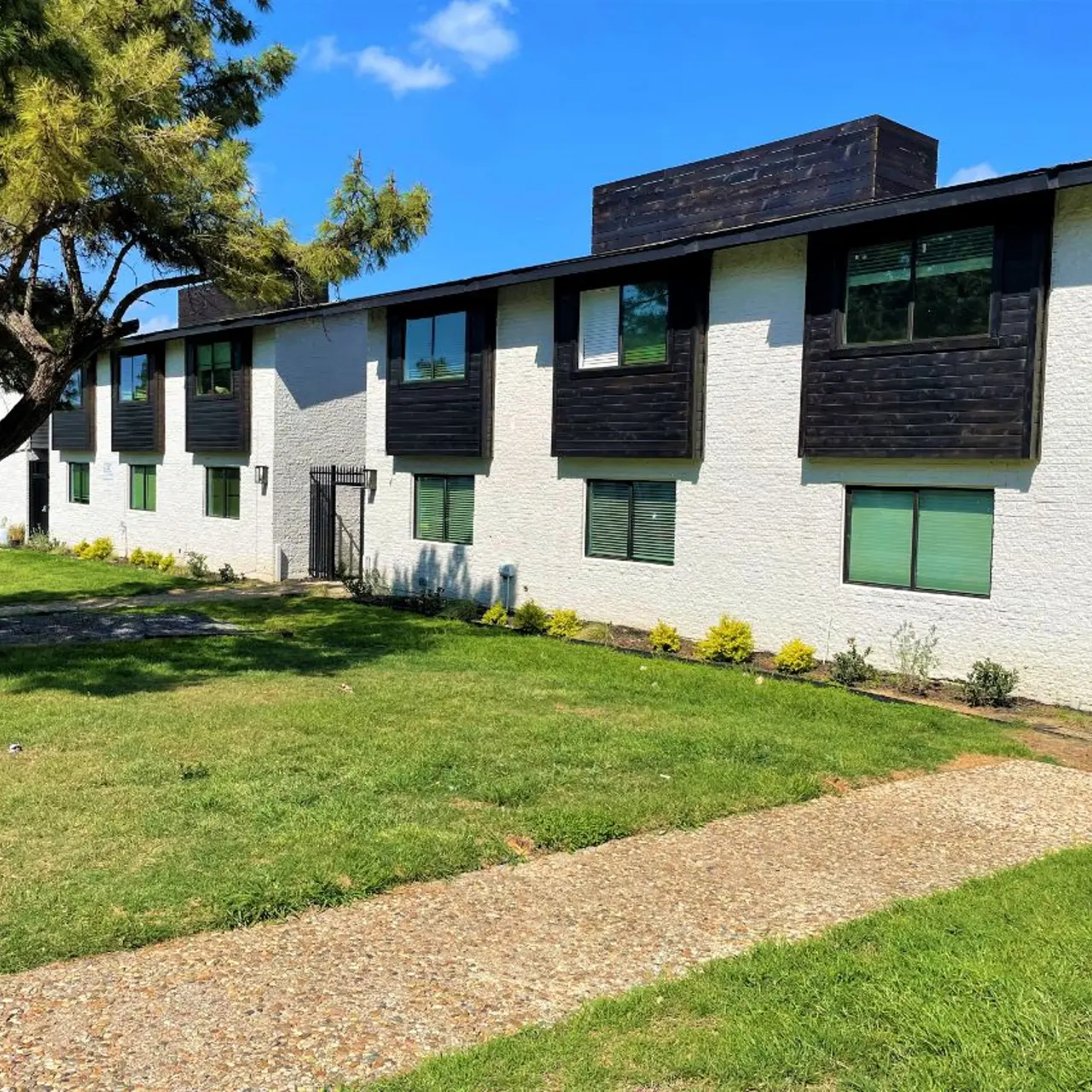 Pavilion at Bishop Ridge - Lawn, Tree