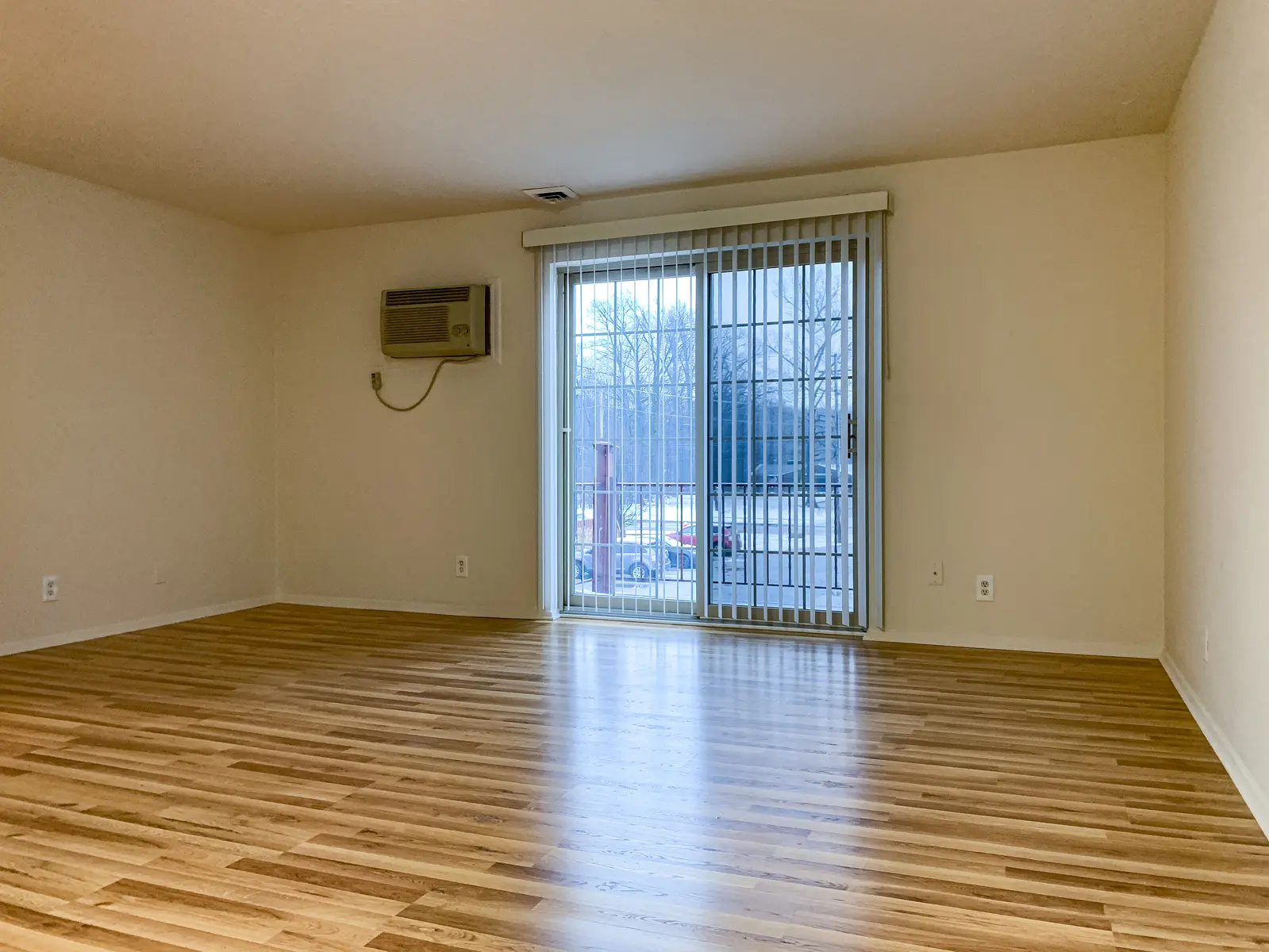 Pentamen Arms - Floor, Flooring, Indoors