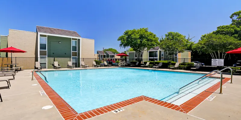 Edgebrook Apartments - Pool