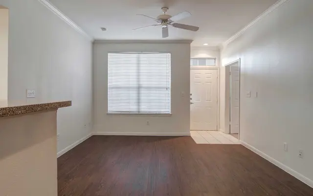 Reading Park - Corner, Floor, Indoors