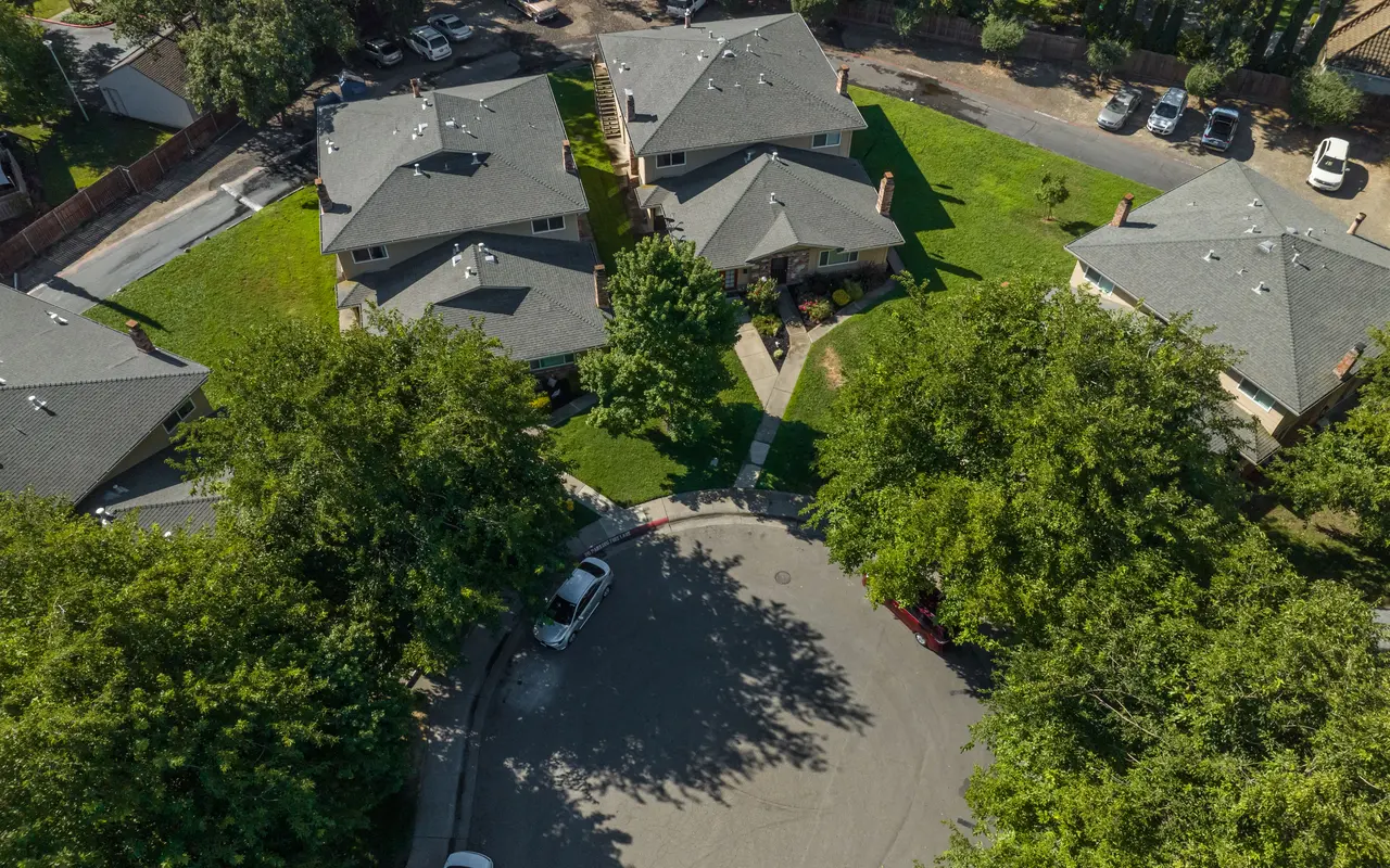 Queenston Plaza - Outdoors, Architecture, Building