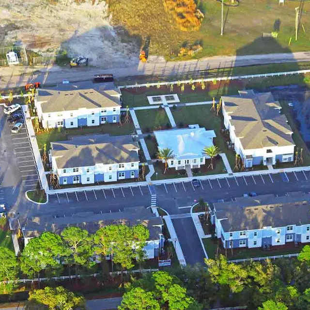 Denton Cove - Building, Outdoors