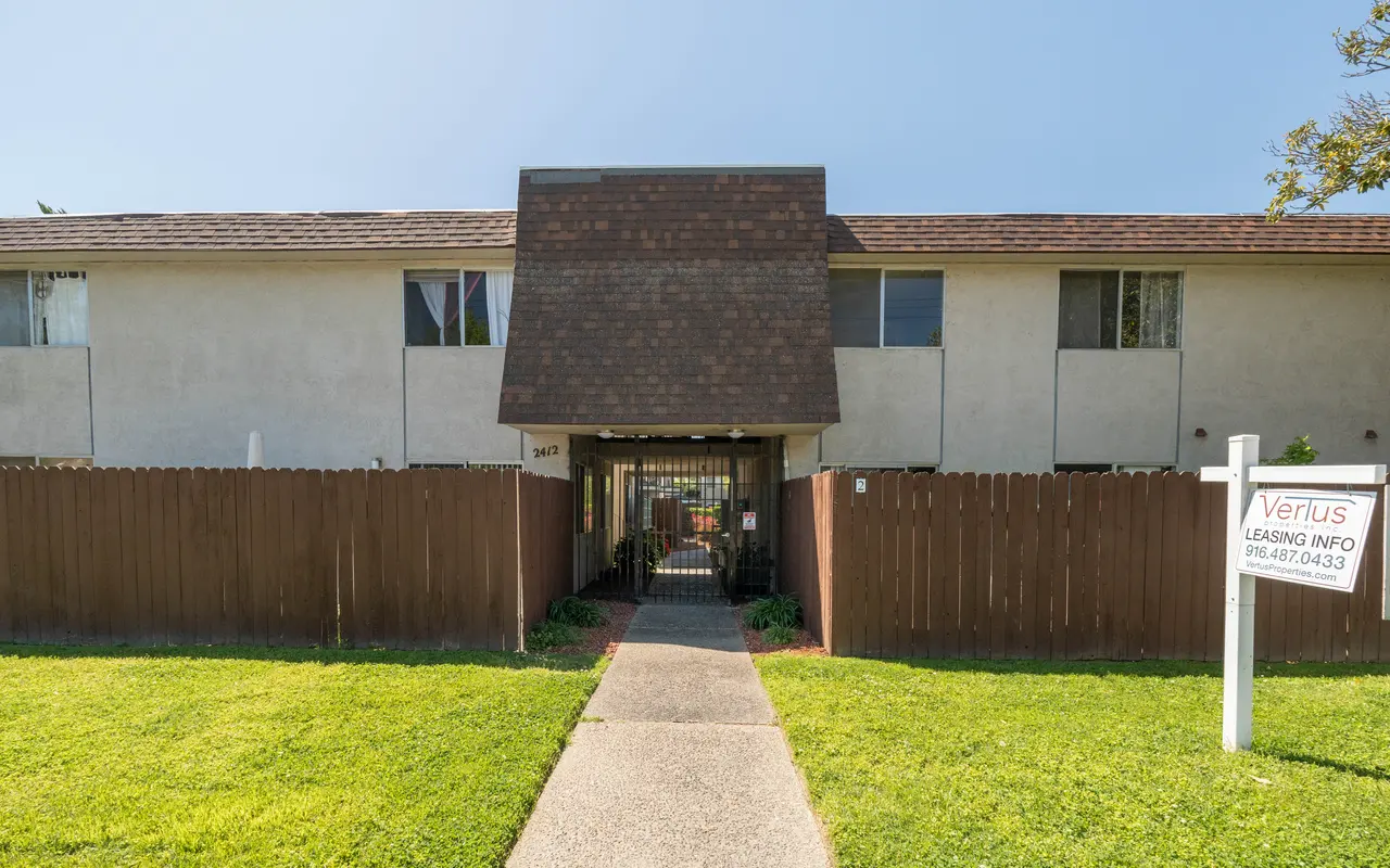 Cottage Square - Grass, City, Outdoors
