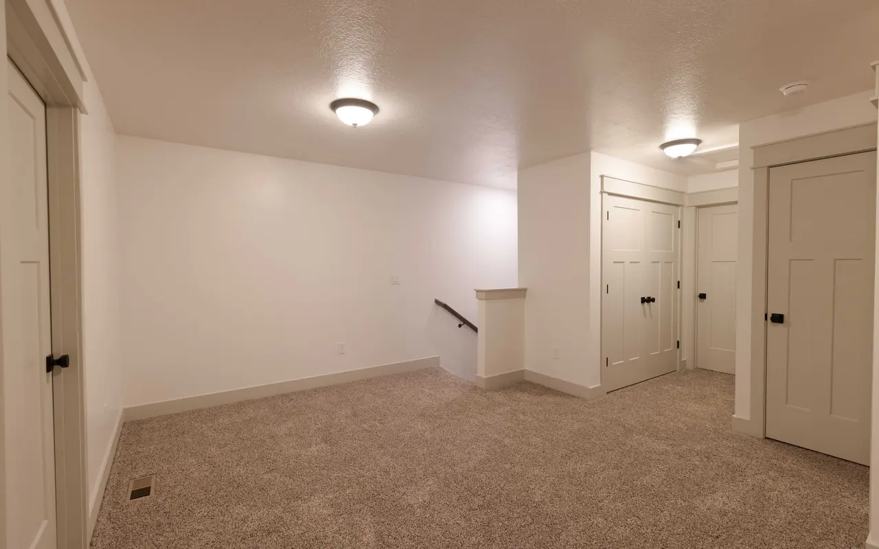 Copperwoods at Harrisville - Floor, Flooring, Corner