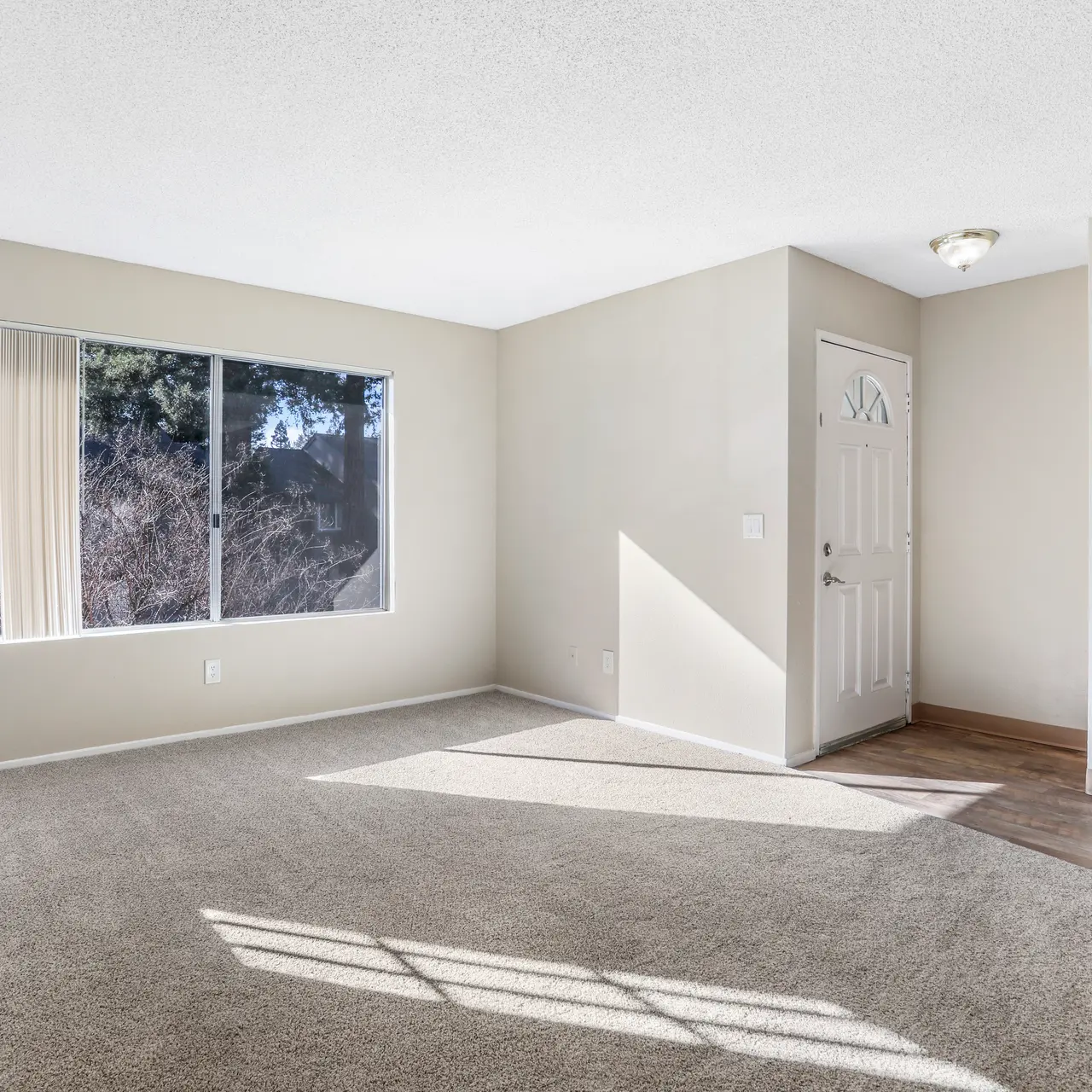 Laurel Oaks - Corner, Floor, Flooring