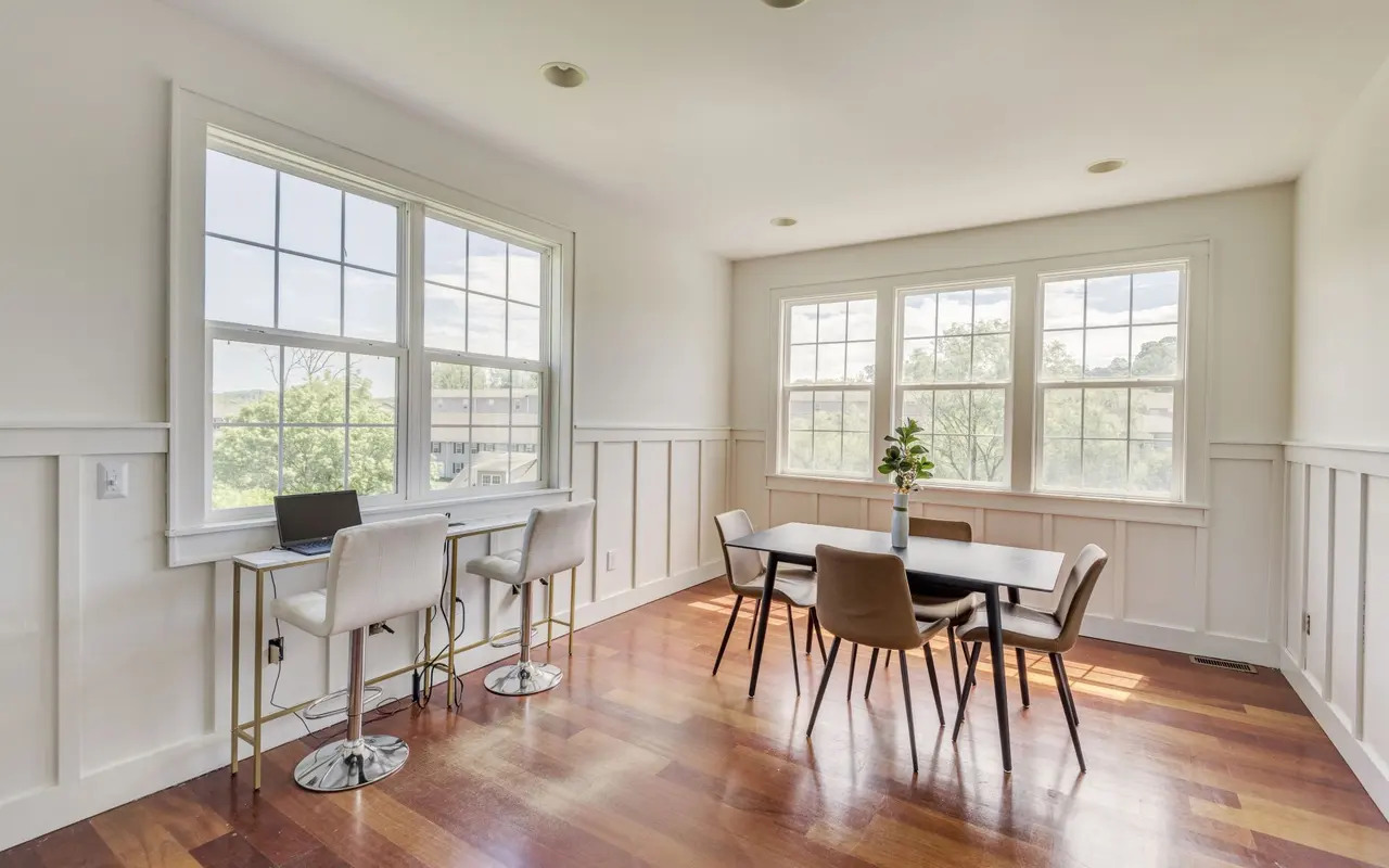 Willow Run Apartments - Indoors, Interior Design, Floor