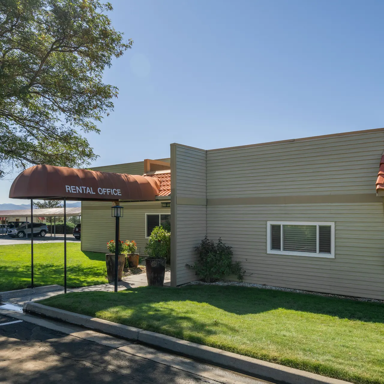 Shenandoah Villas - Shelter, Grass, Plant