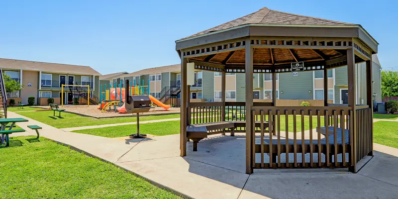 Reserve at Bankside Apartments - Bench, Building