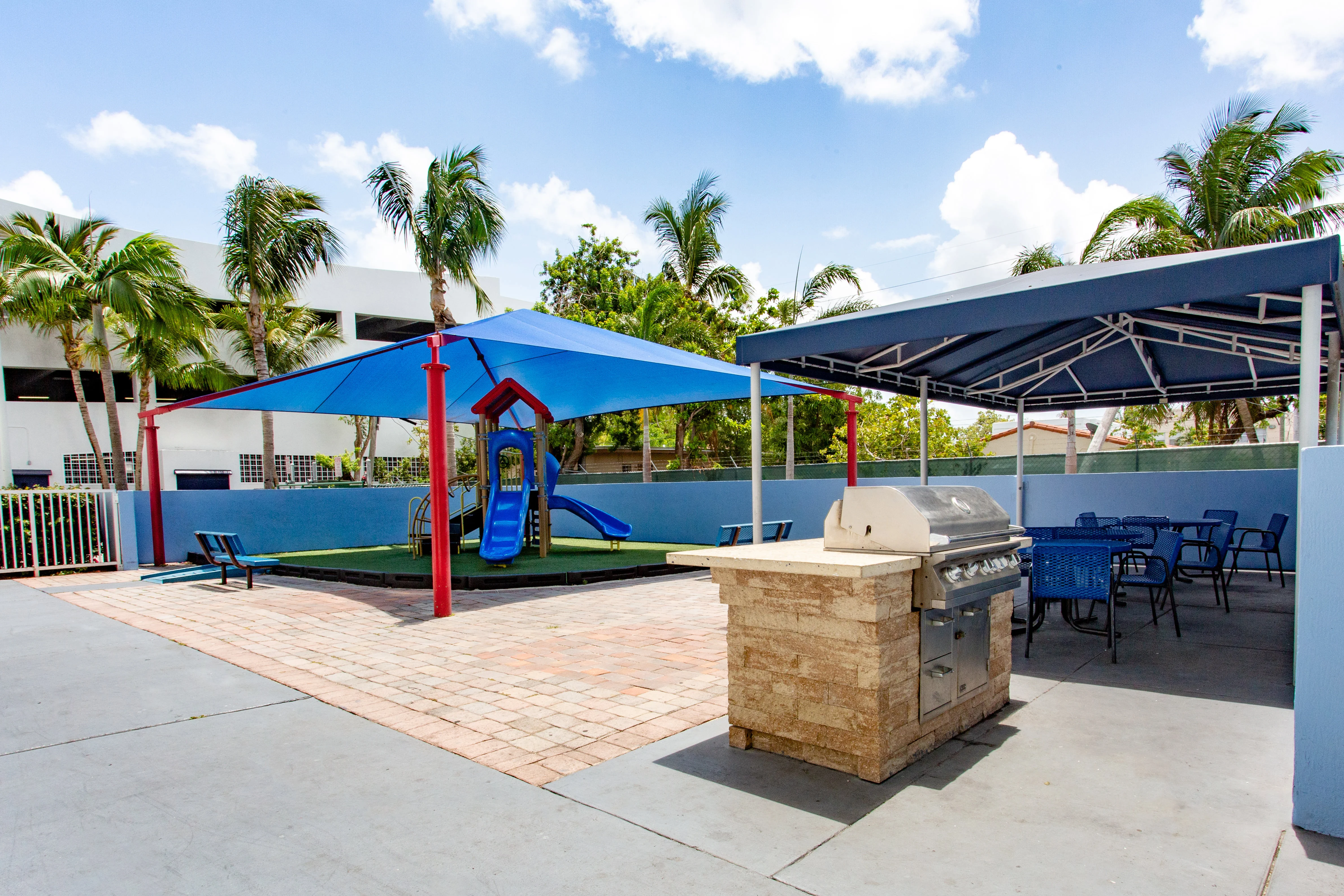 Los Sueños Apartments Los Sueños Apartments - Wood