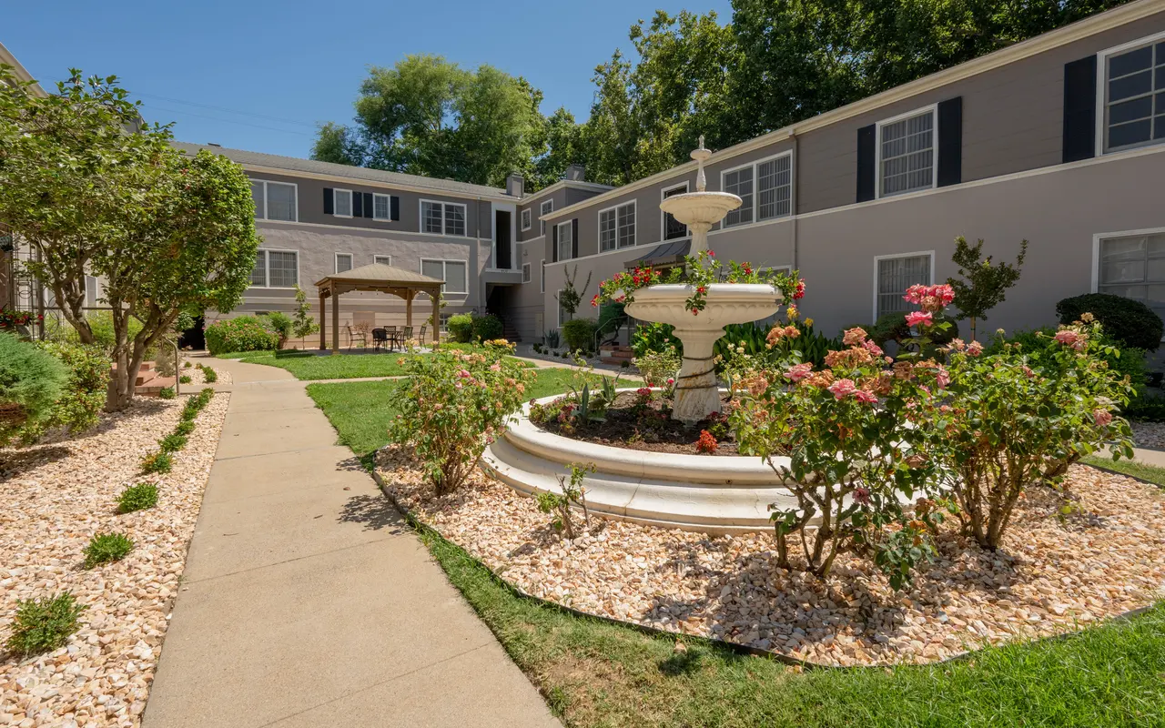 Fountain Gardens - Path, Walkway, Backyard