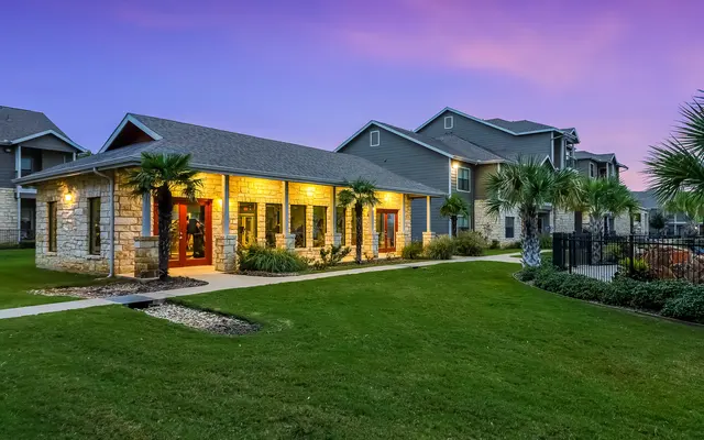 Republic Deer Creek Apts - Lawn, Grass