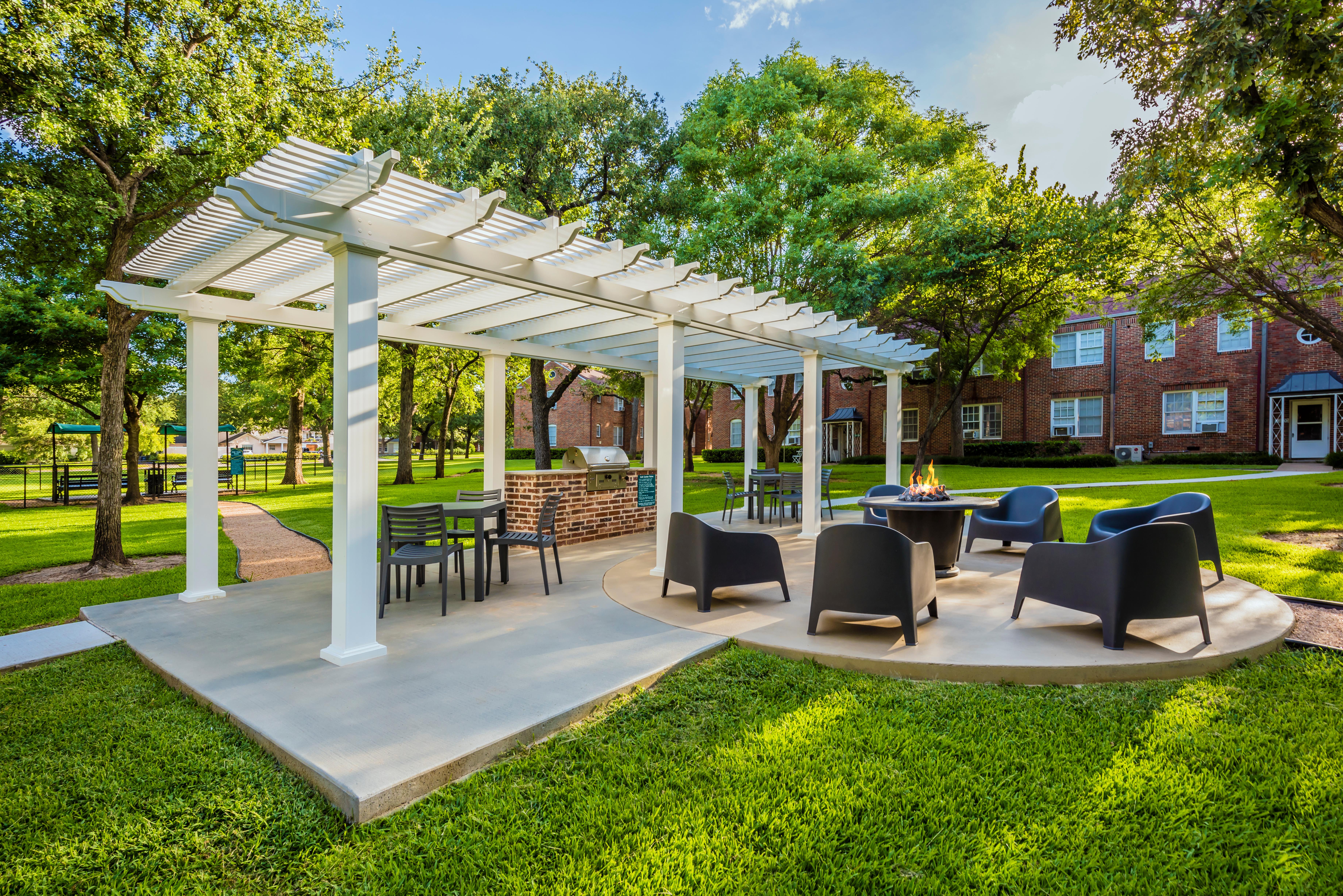 Crestwood Place Apartments - Porch, Patio, Pergola