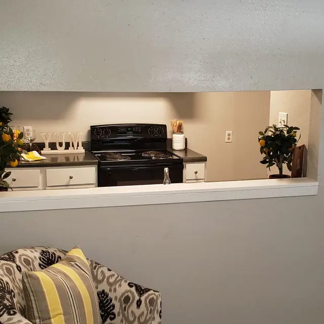 Landmark Apartments - Kitchen