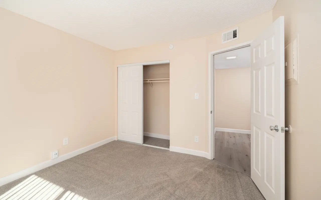 Queenston Plaza - Corner, Indoors, Interior Design